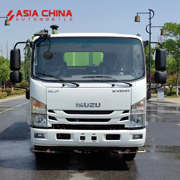 Isuzu Подметально-моечная машина