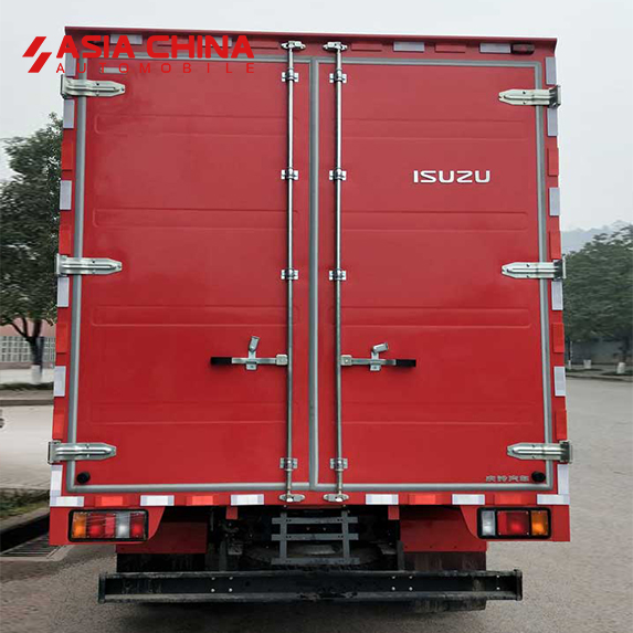 Isuzu Грузовик для перевозки бутилированных напитков