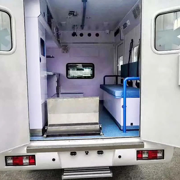 Isuzu Скорая помощь