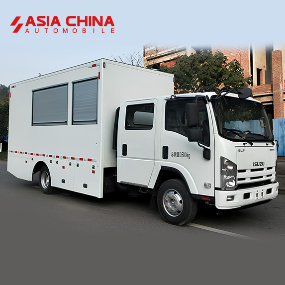 Isuzu автомобиль для сбора дорожных конусов